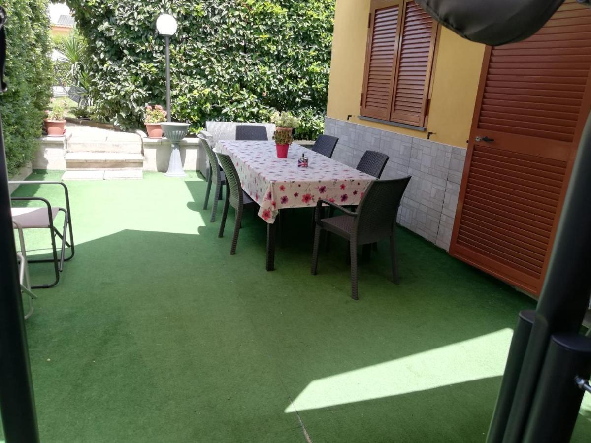 Depandance Con Piscina In Uso In Esclusivo In B&B SantʼAntonio Abate Kültér fotó