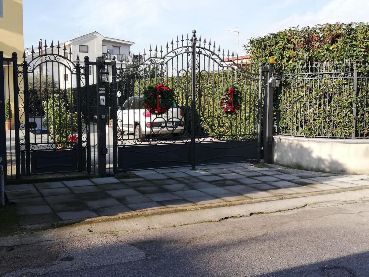 Depandance Con Piscina In Uso In Esclusivo In B&B SantʼAntonio Abate Kültér fotó